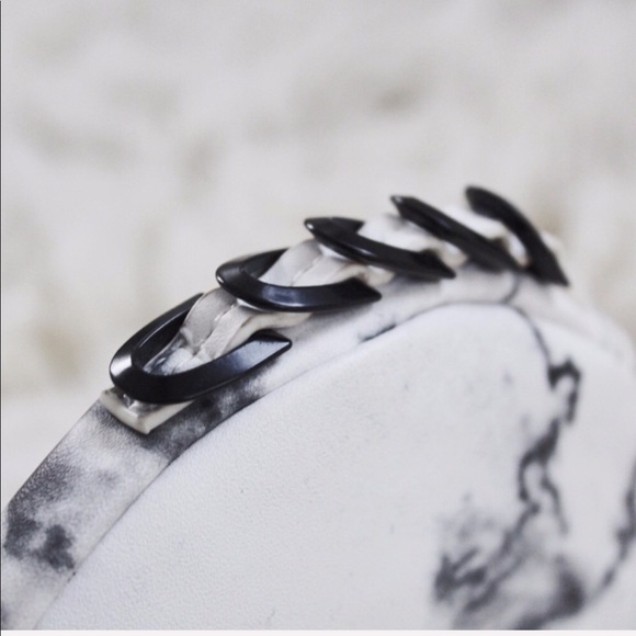 Accessories | White Marble Leather Clutch - Picture 3 of 4